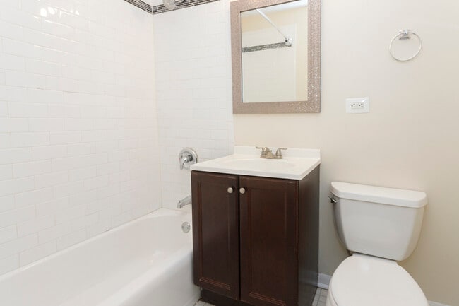 8548.Skokie.H2-8 - Garden House Apts.