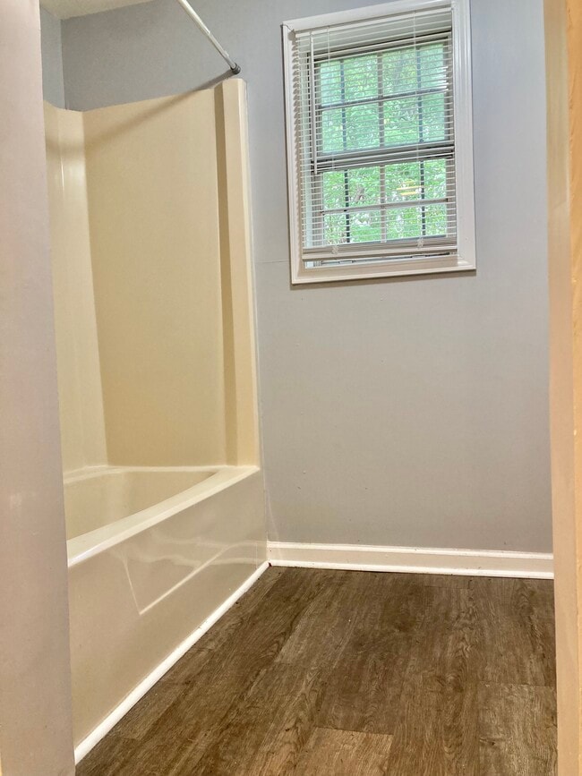 Bathroom - 626 Dashland Dr Unit Dashland B