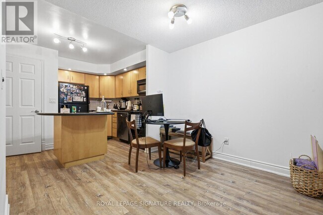 Photo - 250 Wellington St W Unité 1027