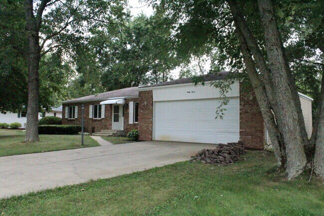63 Centerview St