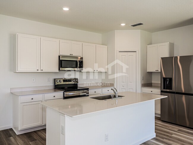 Photo - 2833 Grand Finale St