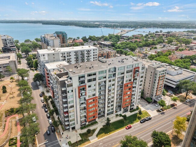 Building Photo - 309 W Washington Ave Unit 601