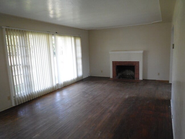 Photo - 3 Bedroom / 1 Bath Atwater House