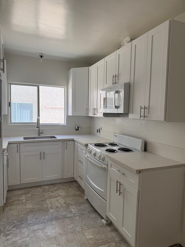 22515 Del Valle St Unidad 5