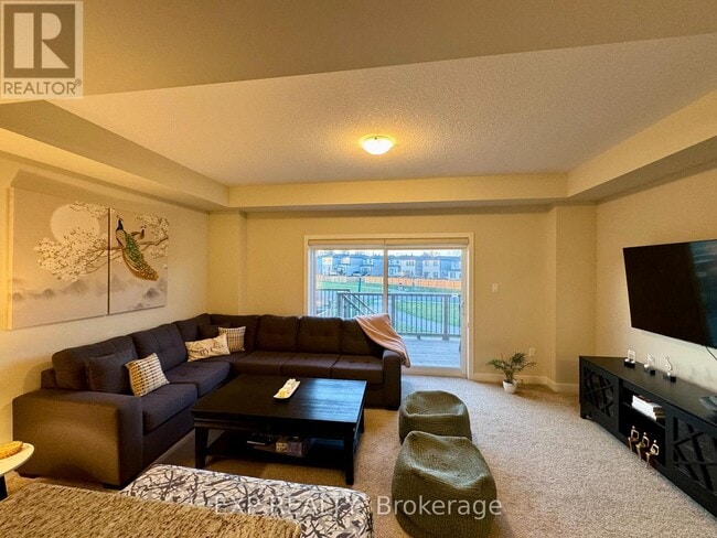 Photo - 897 Robert Ferrie Dr