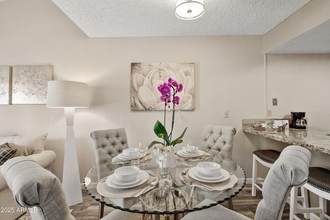 Photo - 719 E Lola Dr