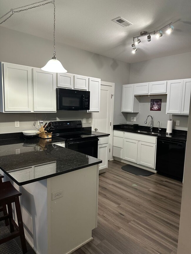 Photo - 3 bedroom 2 bath Duplex at 53rd & Meridian