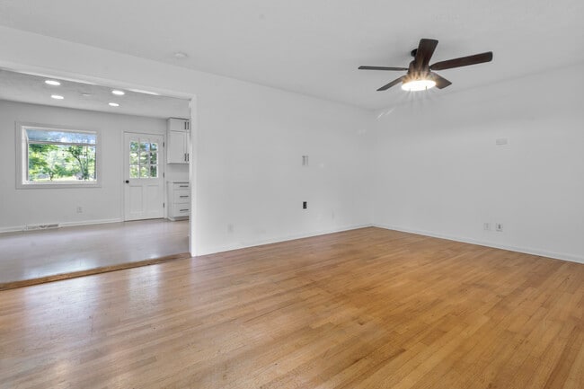 Photo - 820 Eaglewood Dr