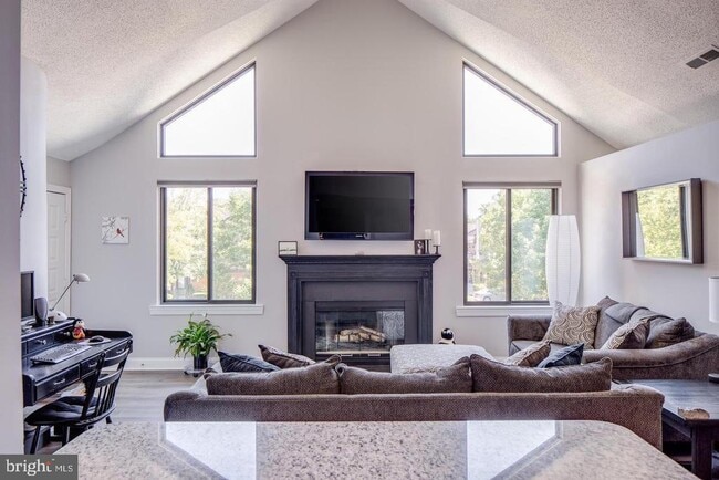 1605 Augusta Cir