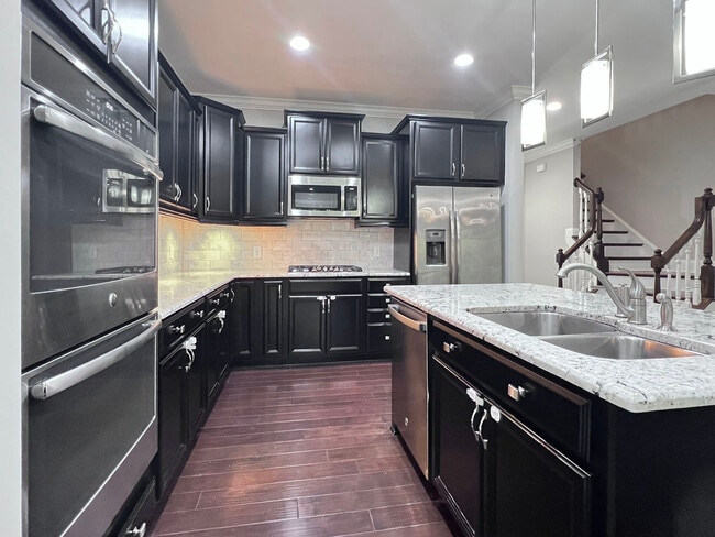 Photo - 156 Wildfell Trl