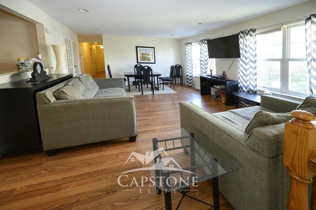 Photo - 206 Matthews Drive