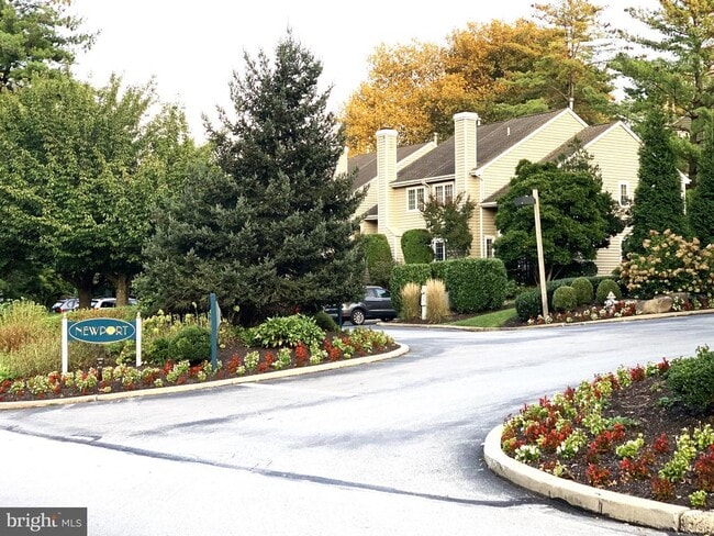 Building Photo - 11 Cabot Dr