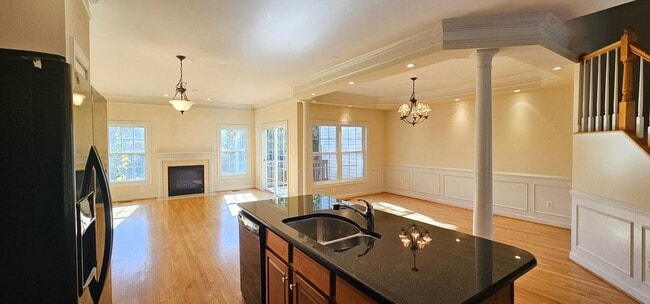 Photo - Beautiful And Spacious 3 Bed 3.5 Bath Bric...