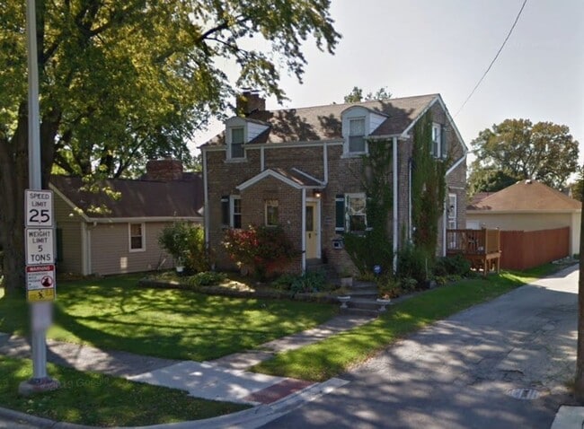 Building Photo - 9510 Campbell Ave