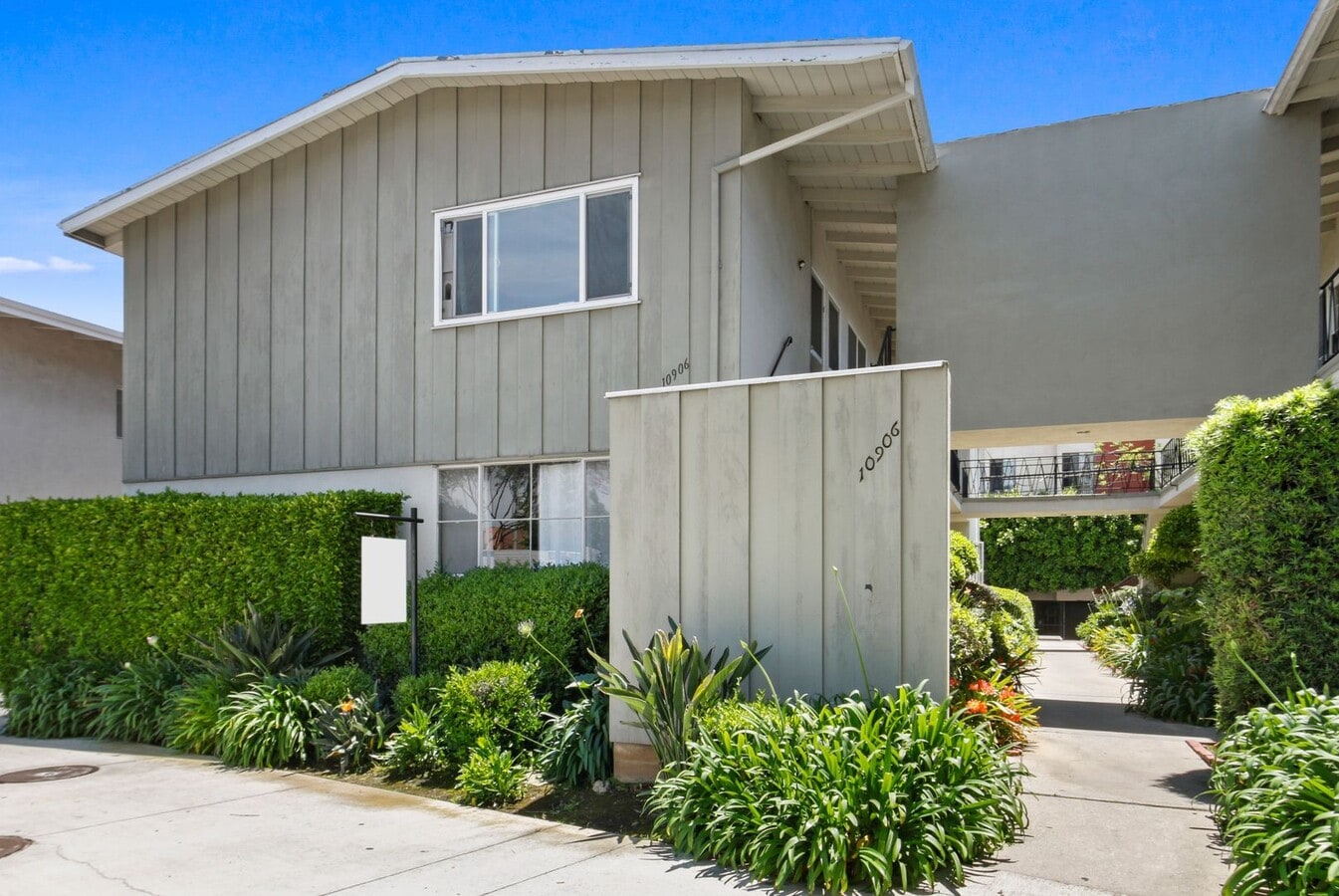 Photo - 10906 Santa Monica Blvd Unidad 05A