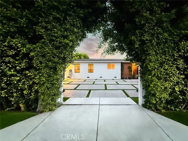 15722 Magnolia Blvd