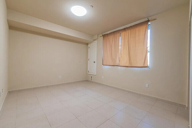 Building Photo - 70-110 S Haskell St