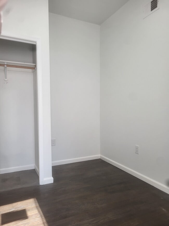 Dormitorio delantero - 2637 N Jessup St Unidad 1