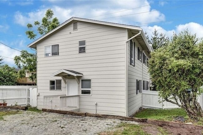Building Photo - KOUTSOFTAS GREENWOOD Unit ADU