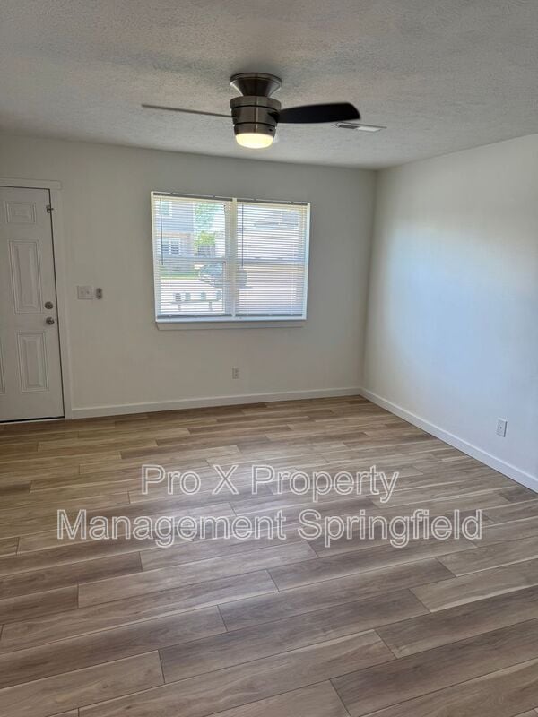 Photo - 615 E Bain St