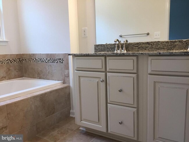 Photo - 10749 Hinton Wy