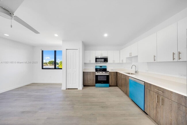 Photo - 20 NE 19th Ave Unit 201