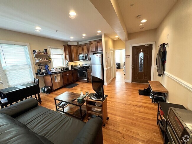 Building Photo - 165 Hampshire St Unit 2 Rental