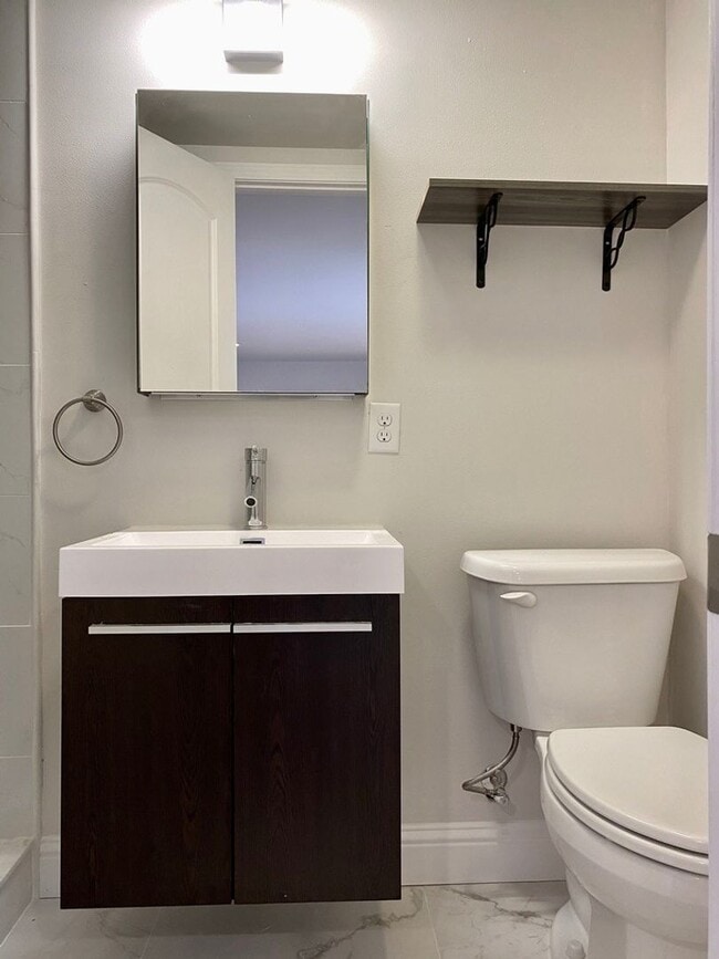 Photo - 7916-18 Hickory Unit 7918 B
