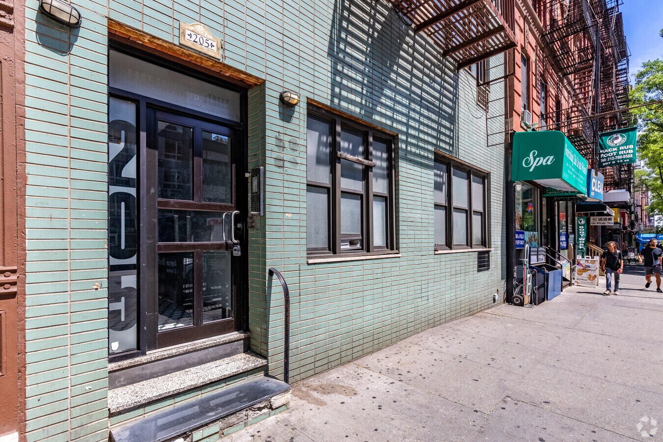 Entrada - 205 E 14 Street