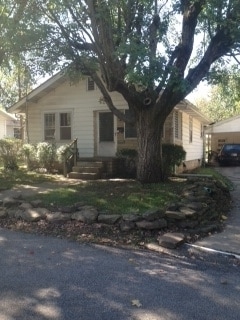 Building Photo - Available August 2026;  Monthly rent $1,50... Rental