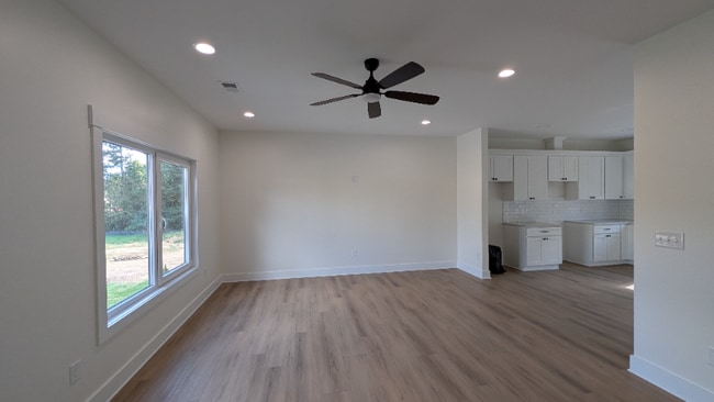 Photo - 115 Anile St Unidad B