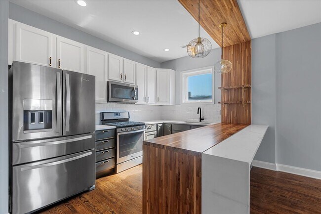 Photo - 1610 W Grand Ave