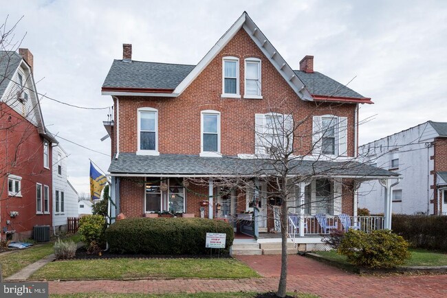 Photo - 739 S Matlack St House