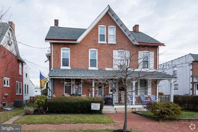 Building Photo - 739 S Matlack St Rental