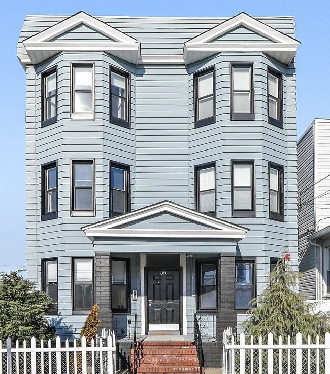 Building Photo - 38 TROY St Unit 1L