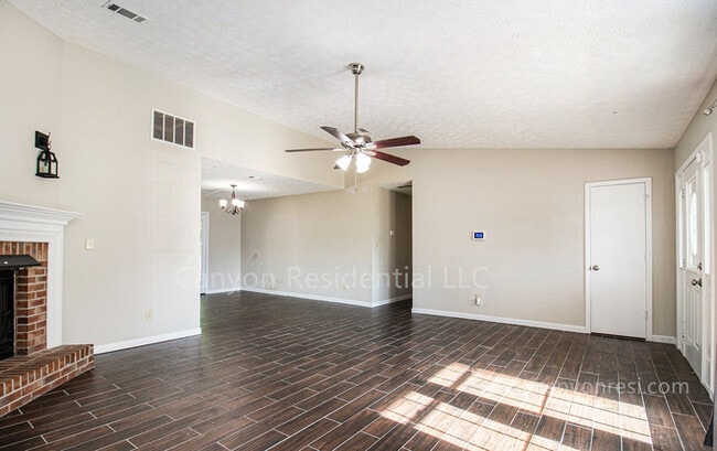 Photo - 950 Sideline Ct