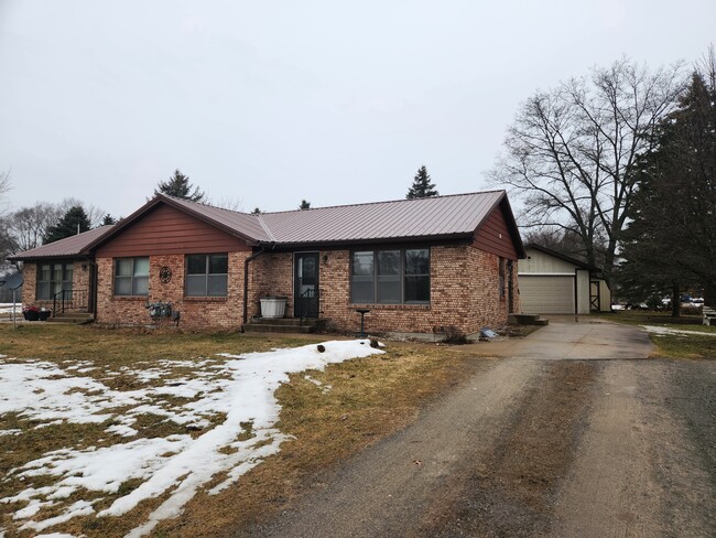 Building Photo - 1373 E Newell St Unit 1373 E Newell