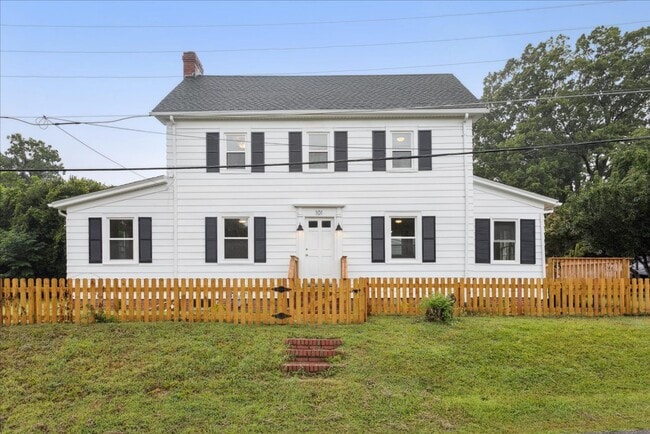 Building Photo - 4BR Historic Yorktown Home | Updated Kitchen & Baths | Near Yorktown Beach