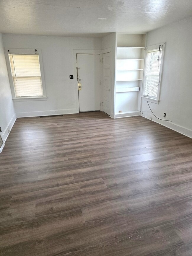 Photo - 751 Leonard Ave