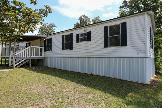 Building Photo - Newly Renovated Home