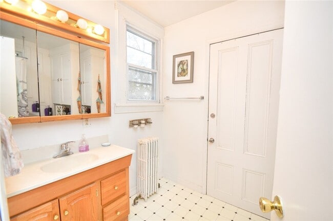 Photo - 36 Cambridge St Unit Lower