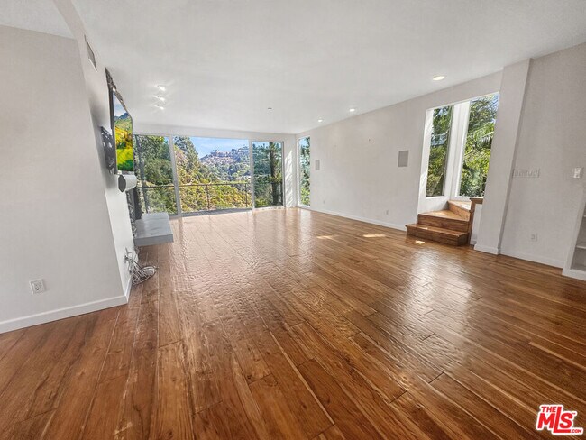 8265 Mannix Dr