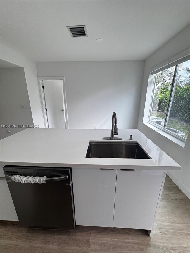 Photo - 2855 Royal Palm Ave Unit 2