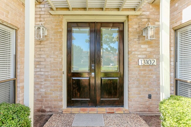 13102 Wickersham Ln