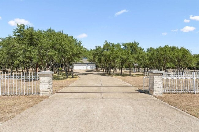 501 Lone Star Dr