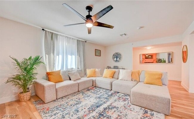 Photo - 1821 E Oakey Blvd