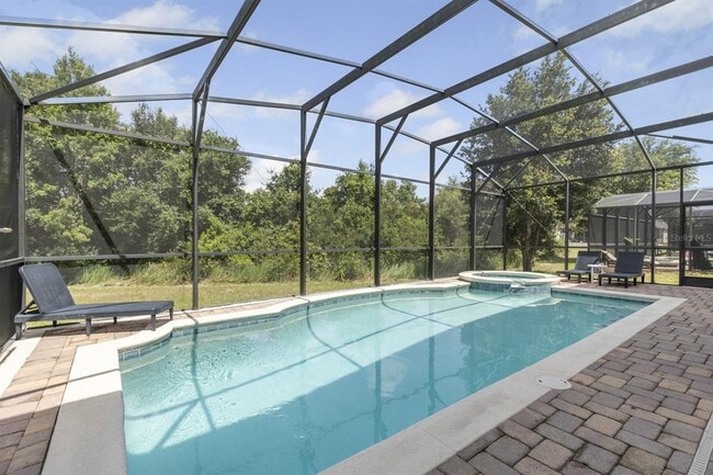 Photo - 946 Suffolk Pl