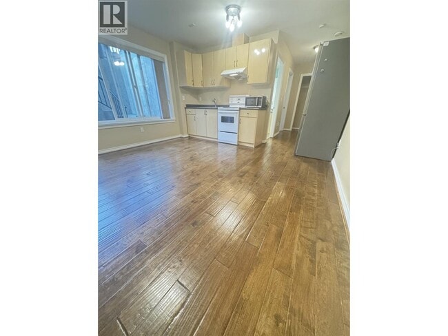 Photo - 2111 Fraserview Dr