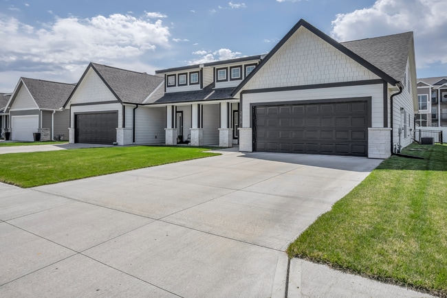 Photo - Modern Duplex with Spacious Design & Upscale Touches!!