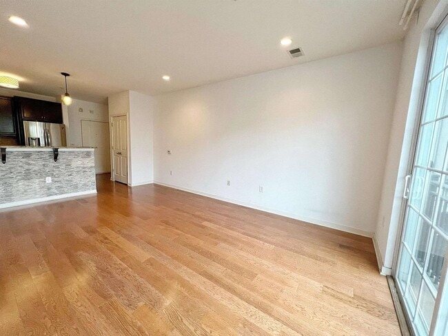 Photo - 443 2nd St Unidad 315